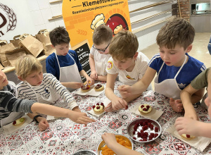 Wycieczka uczniów klasy 2b do Piekarni Tradycyjnej Klementowski w Konstantynowie łódzkim.