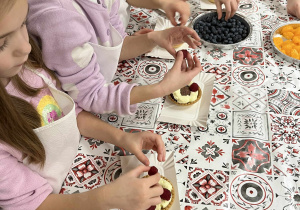 Uczniowie klasy 2b w Piekarni Tradycyjnej Klementowski.