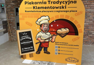 Uczniowie klasy 2b w Piekarni Tradycyjnej Klementowski.