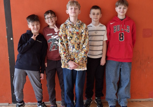 Szkolny konkurs skoku wzwyż.