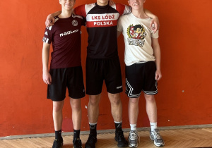 Szkolny konkurs skoku wzwyż.