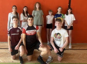 SZKOLNY KONKURS SKOKU WZWYŻ.