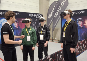 Uczniowie klas ósmych na Targach Edukacyjnych.