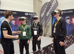 Uczniowie klas ósmych na Targach Edukacyjnych.