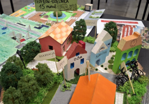 Uczniowie klas ósmych na Targach Edukacyjnych.