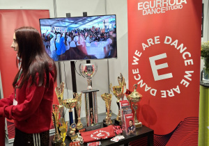 Uczniowie klas ósmych na Targach Edukacyjnych.