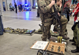 Uczniowie klas ósmych na Targach Edukacyjnych.