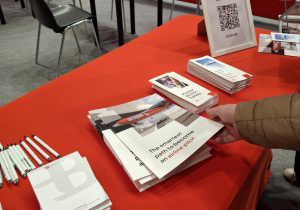 Uczniowie klas ósmych na Targach Edukacyjnych.