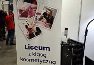 Uczniowie klas ósmych na Targach Edukacyjnych.