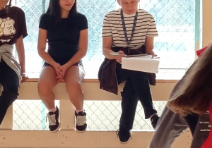 Rozgrywki dziewcząt w unihokeja.