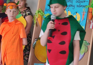 Przedstawienie przygotowane przez klasę 2a pt "JEMY ZDROWO KOLOROWO".