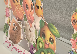 Przedstawienie przygotowane przez klasę 2a pt "JEMY ZDROWO KOLOROWO".