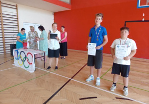 PODSUMOWANIE WYDARZEŃ SPORTOWYCH W ROKU SZKOLNYM 2025/2026 NA UROCZYSTYM APELU.