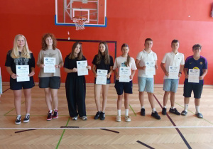 PODSUMOWANIE WYDARZEŃ SPORTOWYCH W ROKU SZKOLNYM 2025/2026 NA UROCZYSTYM APELU.