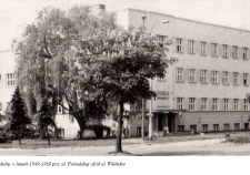 Budynek szkoły przy ulicy Wileńskiej w latach 1949-1954